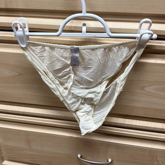 Victoria’s Secret babydoll with matching cheeky panties - Picture 9 of 10